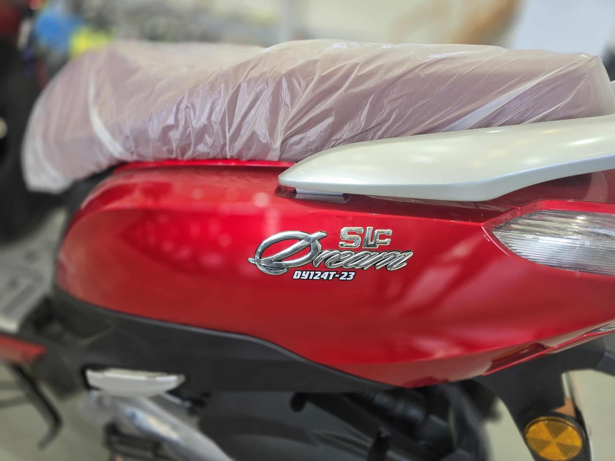 Vue 1 - Scooter DAYUN 125 CC DY125T