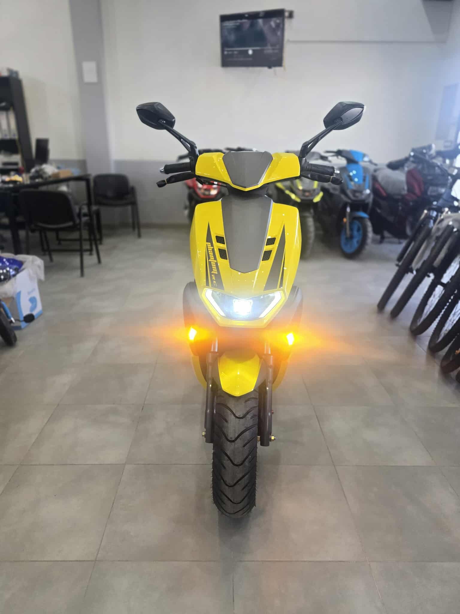 Vue 5 - Scooter PHANTOM Z1 125