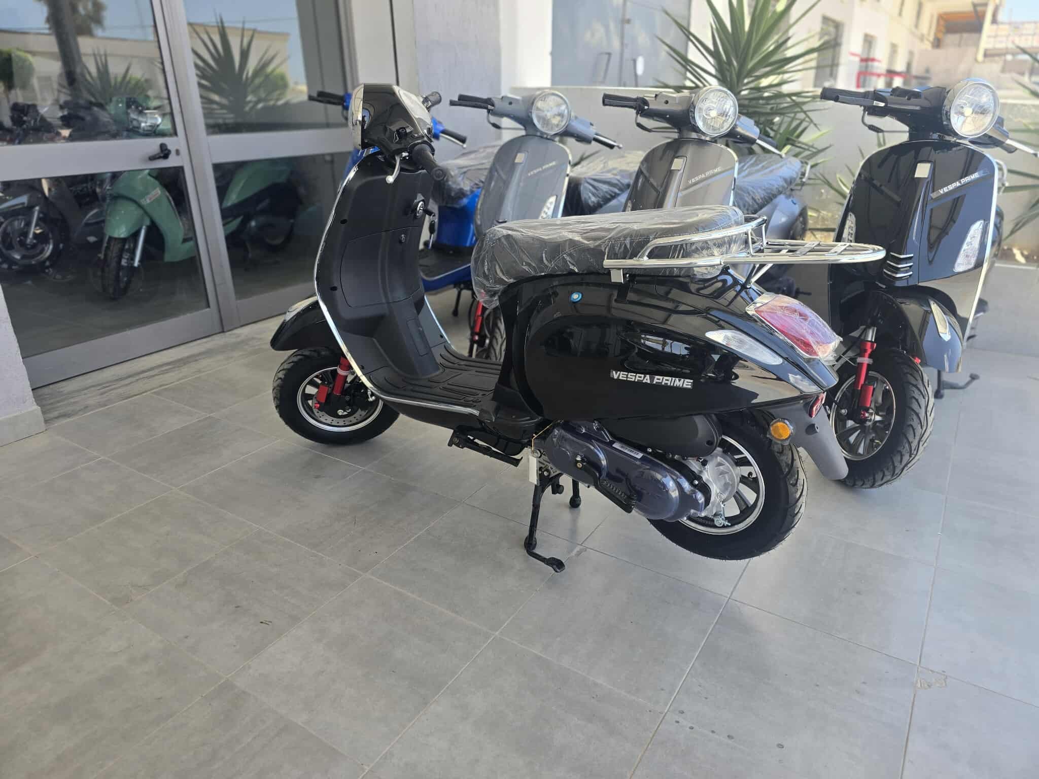 Vue 1 - Vespa Prime Diamond 49 cc